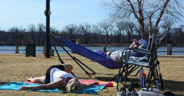 Beginning of week brings warm weather, chance of storms to River Valley region