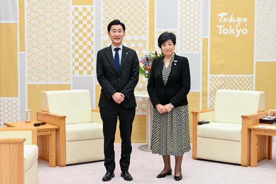 一般社団法人日本自動車販売協会連合会東京都支部、一般社団法人日本自動車連盟東京支部との防災力の向上のための連携協力に関する協定締結式|令和8年(2026年)3月|知事の部屋