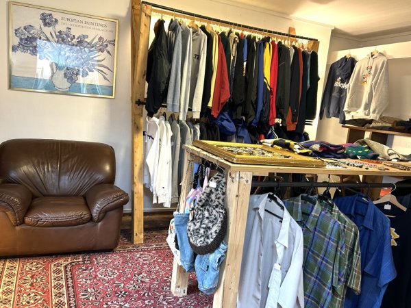 【茨木市】JR茨木駅すぐ！古旅館リノベの空間でじっくり宝探し。無人古着「ヒゲロンゲ」に行ってきました