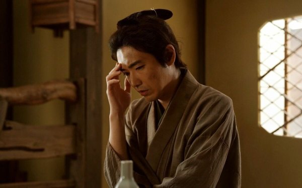 「時代劇は風前のともしび」なのに、劇場は大にぎわい…柄本佑×渡辺謙の“ミステリー時代劇”がヒットした理由 | 文春オンライン