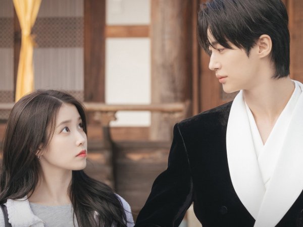 放送前から“異例の1位”…IU×ビョン・ウソク主演『21世紀の大君夫人』、話題性ランキングで快挙！（スポーツソウル日本版）｜ｄメニューニュース