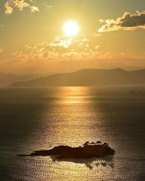 春と初秋にだけ現れる“黄金の竜宮城”

詳細な情報はプロフィール欄のリンクからどうぞ

#豊岡 #日和山海岸 #朝...