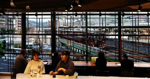 ■圧巻、巨大窓に神戸・三宮のパノラマ風景　新阪急ビルのコーヒー店

詳細な情報はプロフィール欄のリンクからどうぞ
...