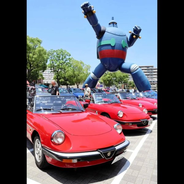 鉄人28号の足元にイタリア車ずらり　アルファロメオなど59台集結　神戸・長田

詳細な情報はプロフィール欄のリンク...