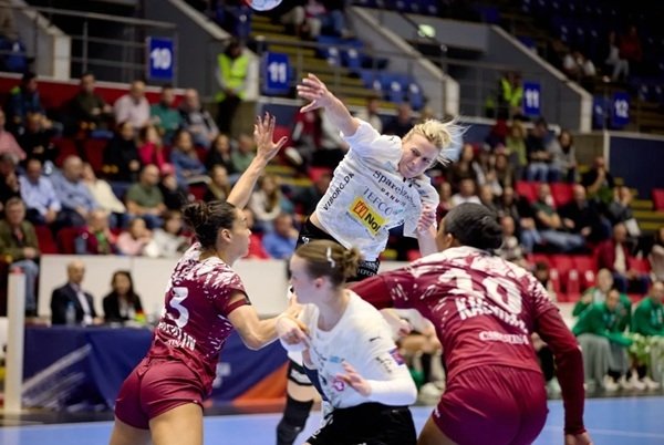 デンマークの伝統的な強豪、ビボル（Viborg HK）がルーマニア遠征の圧迫を乗り越え、ヨーロピアンリーグ4強行きのチケットを手にした。ビボルは3月28日(現地時間)、ルーマニア·ブカレストのPoly.. - MK