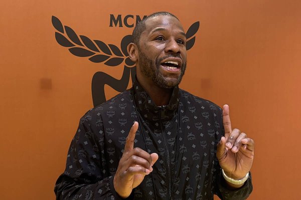 Report: Floyd Mayweather took ‘cash advance payment’ ahead of Manny Pacquiao rematch, potentially ‘breached multiple contracts’ for Netflix ‘exhibition’