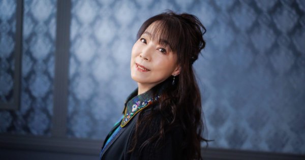 尾崎亜美、デビュー50周年を記念しキャリア初のインストアイベントを開催 | Musicman