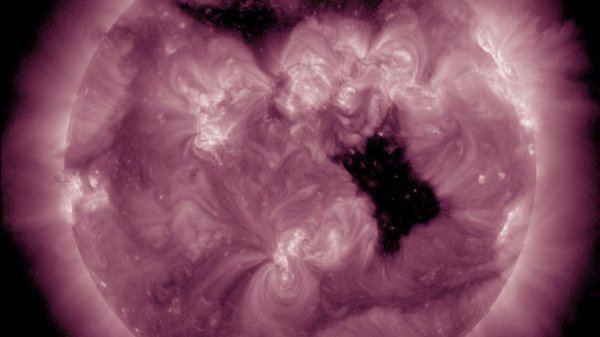 На Земле ожидается средняя магнитная буря