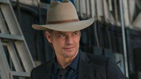 Timothy Olyphant's Justified Shares A Universe With A Beloved George Clooney Movie - SlashFilm