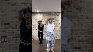 창빈의 #ChkChkBoom Challenge 🎯 w/ #NCT127 #마크 #MARK 선배님 !💫 #StrayKids #스트레이키즈 #ATE