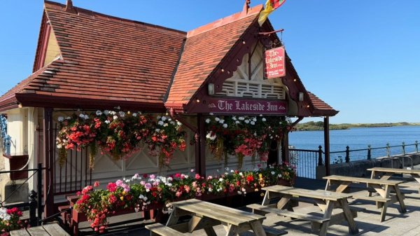 Tiny pub with lakeside view perfect for bank holiday pint