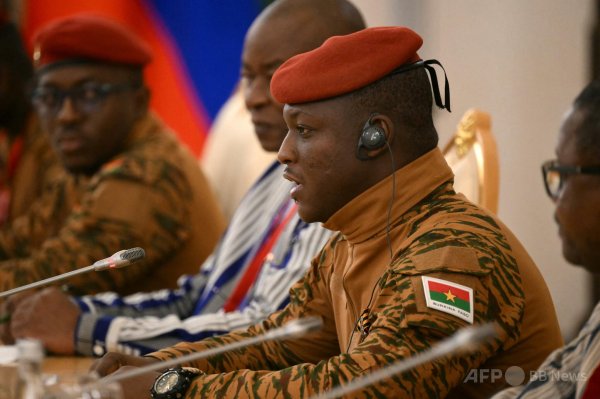 「わが国に民主主義は不要、忘れろ」ブルキナファソ暫定大統領（ＡＦＰ＝時事） - Yahoo!ニュース