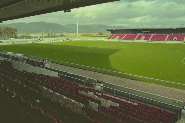 Former Hearts and Hibs star put on ’gardening leave’ at SPFL club