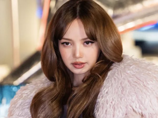 BLACKPINK・リサ、ビーチで誕生日祝う⇒家族写真も。世界中から祝福殺到（ハフポスト日本版） - Yahoo!ニュース