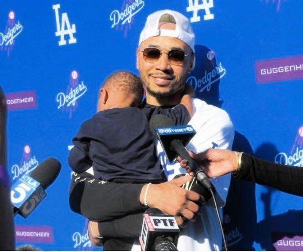 ドジャース　第３子妊娠のベッツ夫人　幸せいっぱいの２ショ公開　お腹を優しくなでるベッツの姿も「ベイビーベッツと私はたくさんの愛に」/デイリースポーツ online