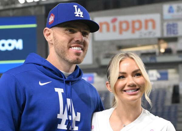 第4子妊娠のフリーマン夫人　ドジャース奥さま会が超セレブ店で華やかに祝う会　ドレスコードはピンク♥「なんて美しい日」花が咲いたよう|au Webポータル