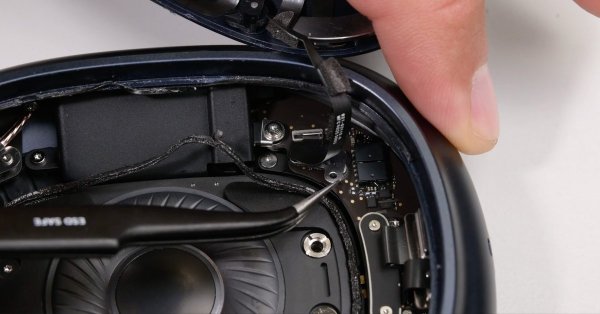 iFixit tears down the new AirPods Max 2, isn’t surprised - 9to5Mac