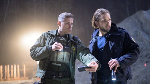 'Fire' & 'Sheriff Country's Max Thieriot & Matt Lauria Preview Crossover Danger