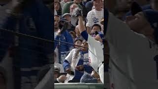 This fan got the best of Max Muncy 😂 #mlb #baseball #dodgers