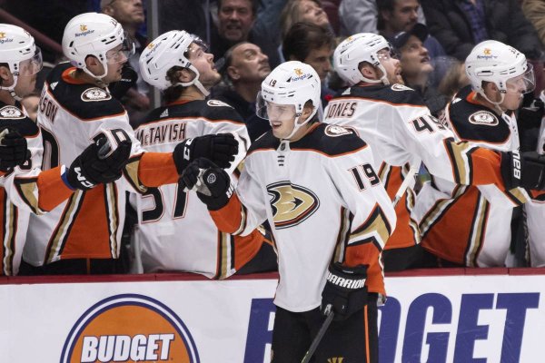 Анахайм Дакс − Сент-Луис Блюз: бесплатный прогноз и ставка на матч НХЛ — 4 апреля 2026