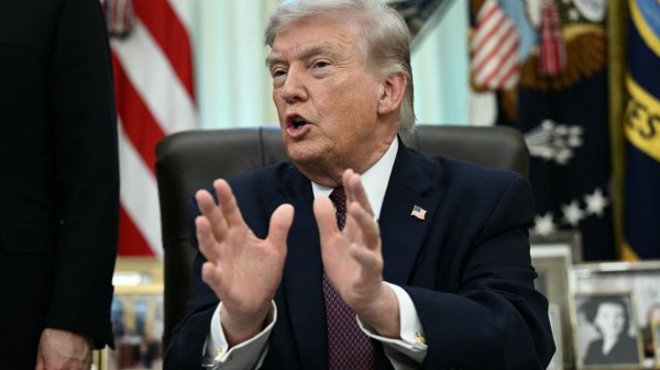 "CE SERAIT UNE 'MANNE' POUR LE MONDE ENTIER": Donald Trump assure que les États-Unis peuvent "facilement" rouvrir le détroit d'Ormuz "avec un peu plus de temps"