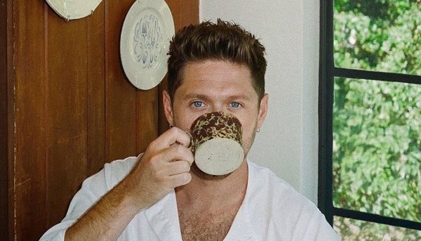 Niall Horan performs 'Dinner Party' live for first time at exclusive event