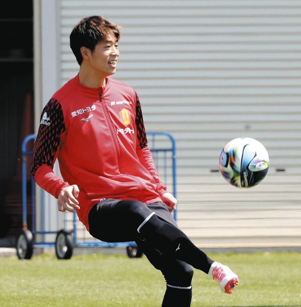 名古屋グランパス・中山克広、3アシストの次は「自らの1発」　後輩・甲田のゴールに刺激　サイドから切り込み→内巻き弾道で狙う今季初得点（中日スポーツ） - Yahoo!ニュース