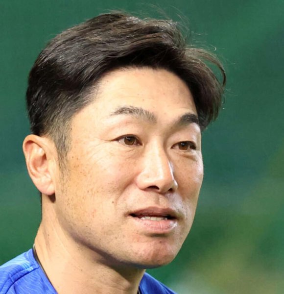 【DeNA】相川亮二監督が１回先頭初球からリクエスト成功　巨人浦田への死球判定に - プロ野球写真ニュース : 日刊スポーツ