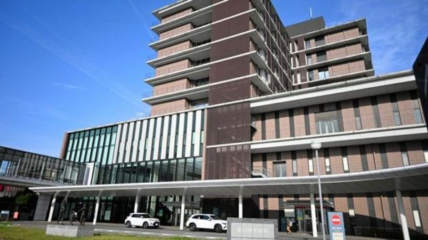 病院敷地で倒れ死亡 全身に外傷 - Yahoo!ニュース