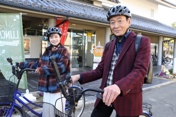 72歳・三田村邦彦、斉藤雪乃とチャリ2ショット   「人生72年生きて…」奈良・斑鳩で衝撃＆究極グルメ発見（オリコン） - Yahoo!ニュース