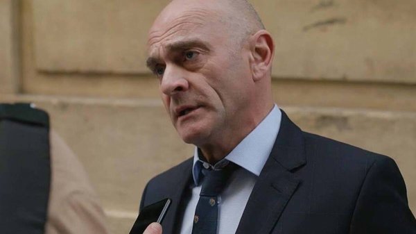 Un si grand soleil en avance : le 3 avril, Bernier couvre Catherine et Dimitri est prêt à tout