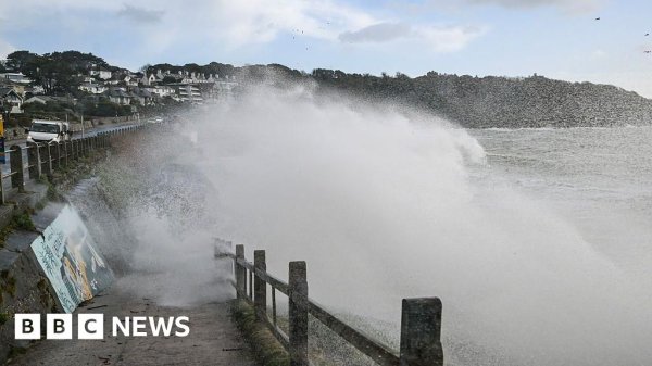 Storm Dave: Amber wind warning issued for parts of UK on Saturday