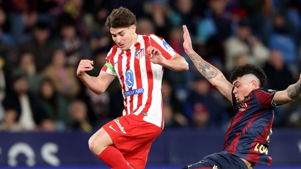 アトレティコ・マドリード、アルバレスをめぐるバルセロナの提案を退ける | Goal.com 日本