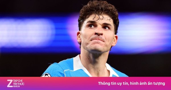 バルセロナがアルバレスを獲得しようとした希望は、彼の移籍金が1億ユーロという高額なため、打ち砕かれた。