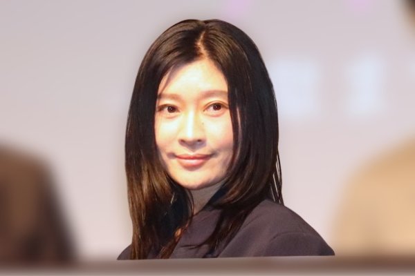 篠原涼子ら、本編では見られない3ショットを公開…鼻の穴付近でダブルピースをするおちゃめな様子も＜パンチドランク・ウーマン＞（WEBザテレビジョン） - Yahoo!ニュース