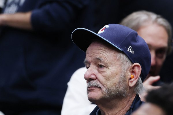 Actor Bill Murray supporting UConn over Illinois in Final Four