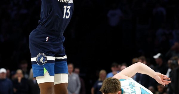 Hornets Timberwolves Basketball