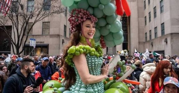 Dazzling outfits and colorful hats shine at New York Easter parade, in photos