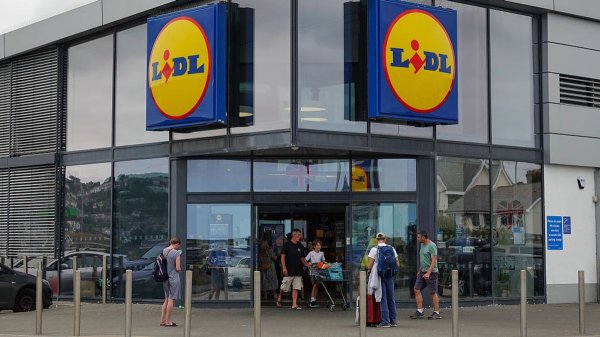 Easter Monday supermarket opening times for the bank holiday