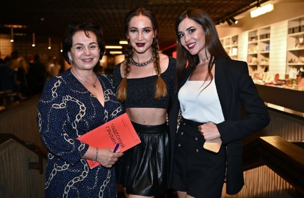 «Мы отдыхаем уже втроем»: Бузова призналась, что ждет ребенка | Радио 1