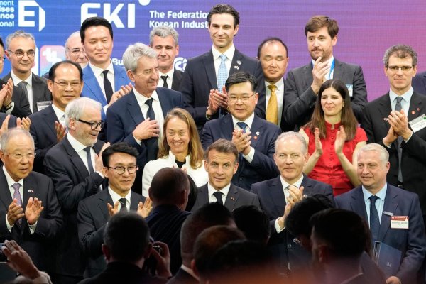 Au Japon et en Corée du Sud, Emmanuel Macron plaide pour une « troisième voie »