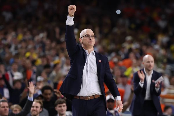 Dan Hurley confused as fans at Final Four start booing him during postgame interview after leading UConn past Illinois