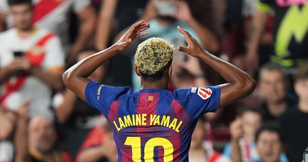 Роналдиньо: «Ямаль — один из лучших в мире. Пусть еще очень молод, но уже делает невероятные вещи. “Десятка”  “Барсы” в надежных руках»