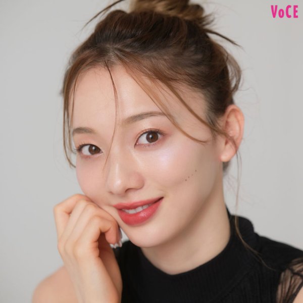 【元宝塚歌劇団・雪組トップ娘役】夢白あやが初登場！宝塚との出会いから卒業の日まで。（VOCE）｜ｄメニューニュース