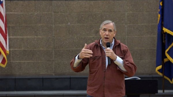 Sen. Jeff Merkley Addresses War, Economy, and Youth Mental Health at Sisters Town Hall