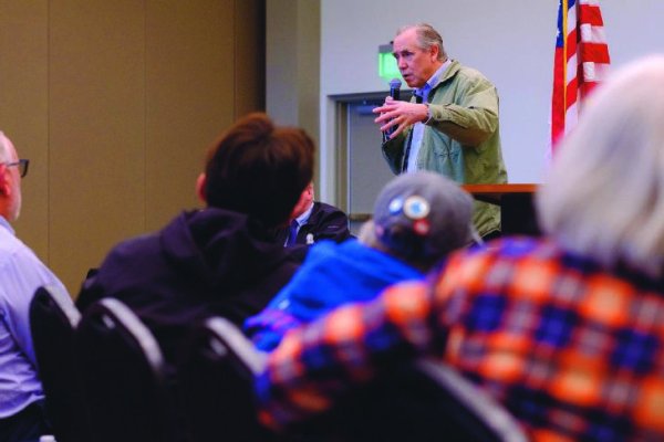 Merkley talks youth mental health, Trump and protesting at Sisters town hall - The Bulletin