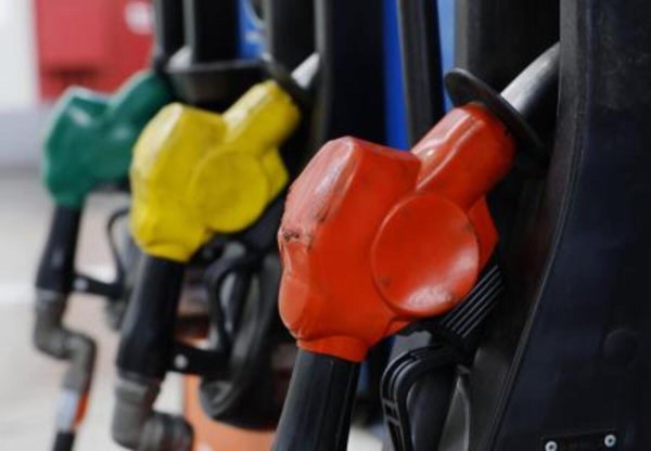 【独自】ガソリン補助金、2カ月で枯渇恐れ　政府内試算で月5000億円に上振れ…節約要請も検討