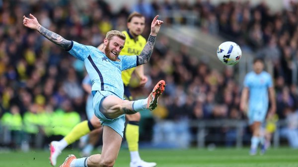 ’Angry’ Hull City boss Sergej Jakirovic makes Oli McBurnie confession 