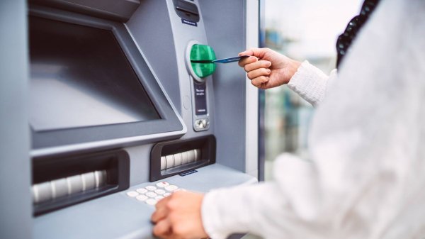 Major high street bank reopening branches in U-turn after shutting 800 locations