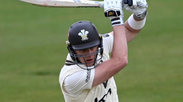 County Championship: Jamie Smith scores century as Surrey secure final-draw with Warwickshire